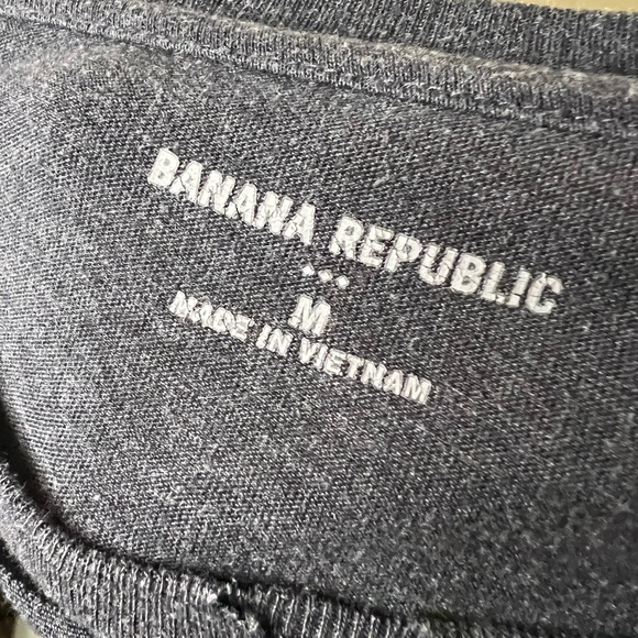 SOLD BANANA REPUBLIC Distressed Elephant Graphic Crop Top - Picture 10 of 10